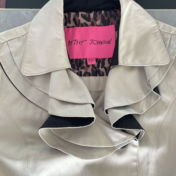 BETSEY JOHNSON women’s beige ruffle collar double breasted trench coat no belt S - Picture 8 of 16